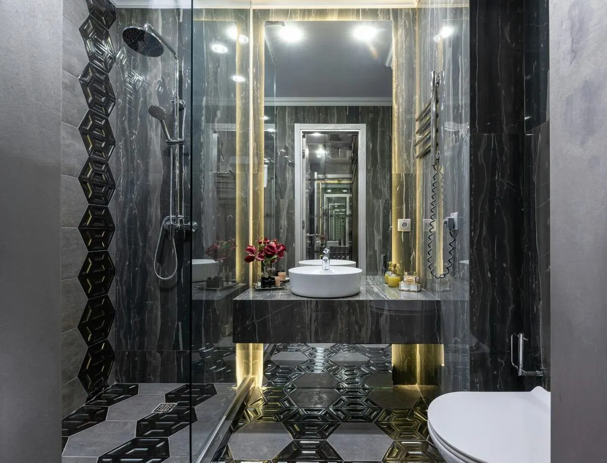 Florida bathroom renovation with porcelain tile