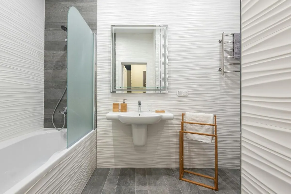 Florida bathroom renovation with porcelain tile